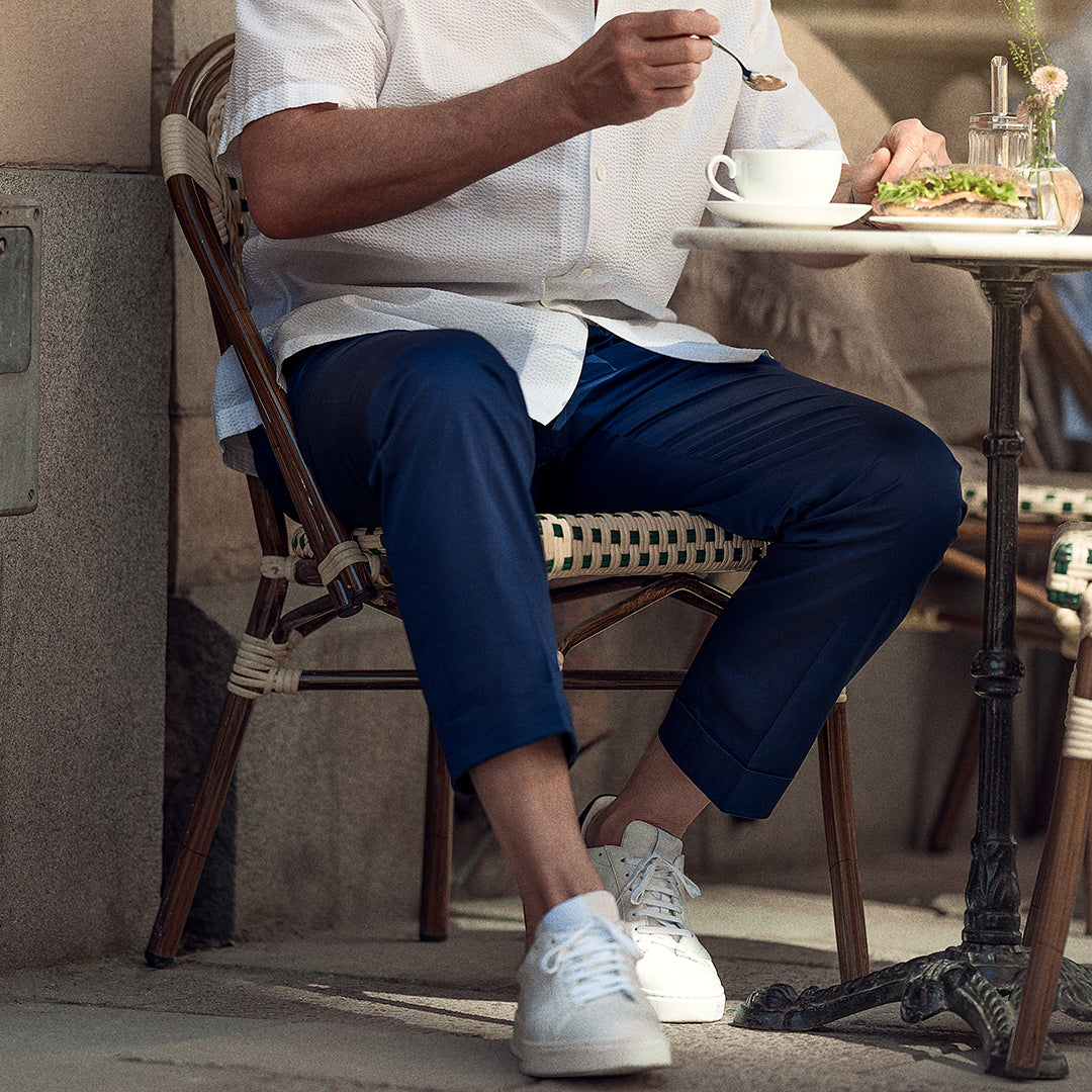 Pantaloni blu in cotone elastan leggero